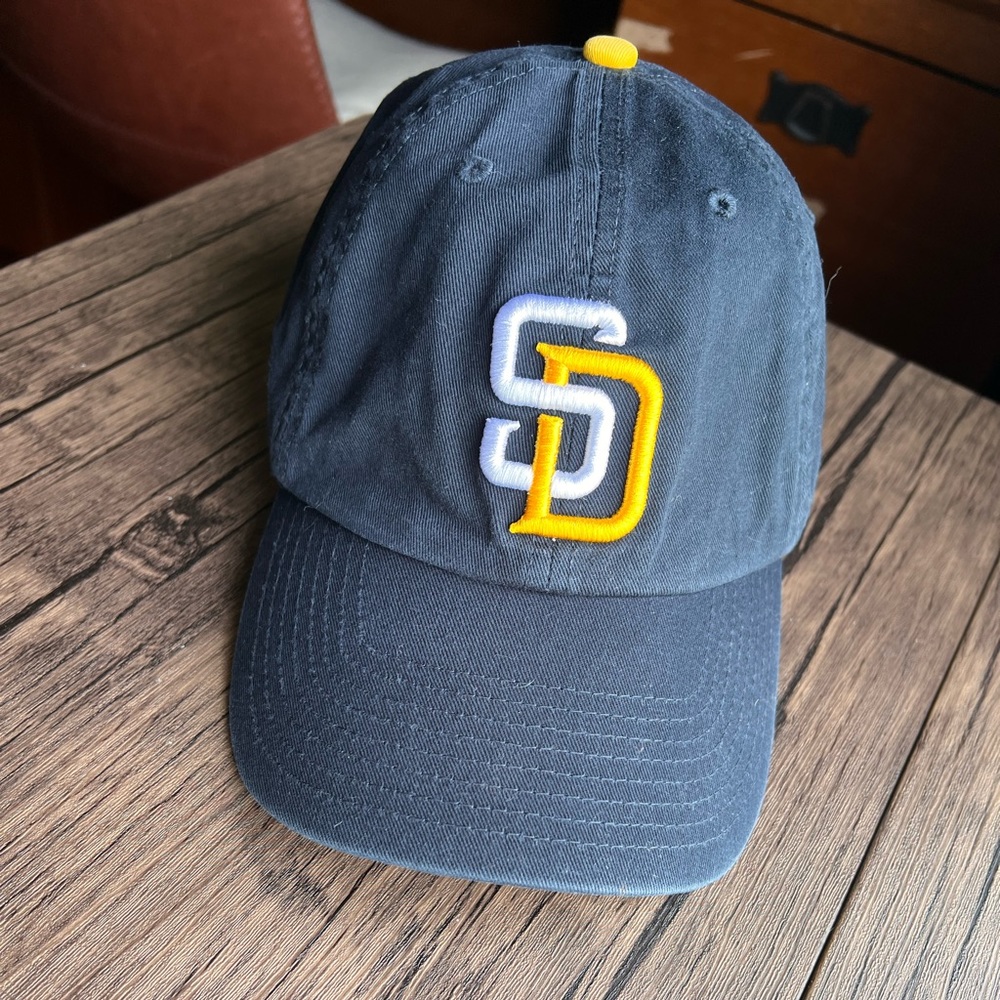 Baseball cap - Picture 2 of 7